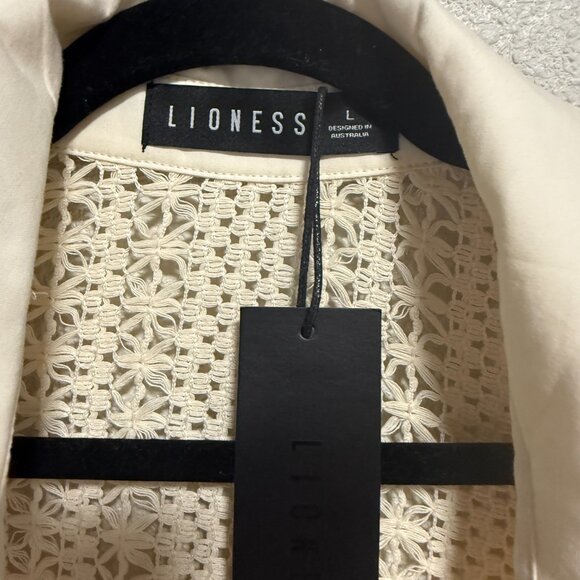 Lioness Women's Unveiling Shirt - Picture 2 of 9